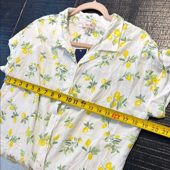 NWT Per Se Lemon Button Down Short Sleeve Top White Yellow Lemon size Medium - Picture 6 of 7